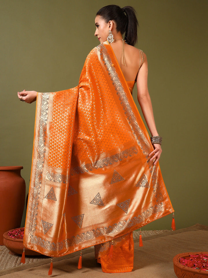 Banarasi Handloom saree with Lattice Weaving & Crystal Embellished Heart Motif Border