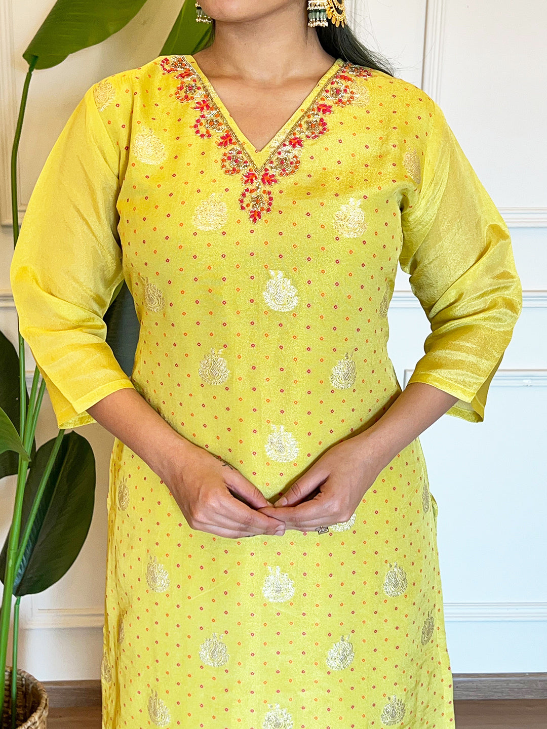 Chhaba 555 Banarasi Handloom Weaving Kurta Set with Zardozi Embroidered Neckline & Rose Motifs