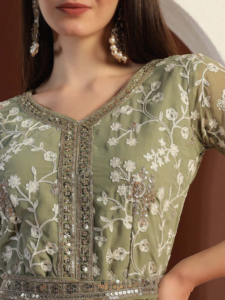 Chikankari Thread Embroidered High Slit Kurta set with Scalloped Sequinned Border & Belt