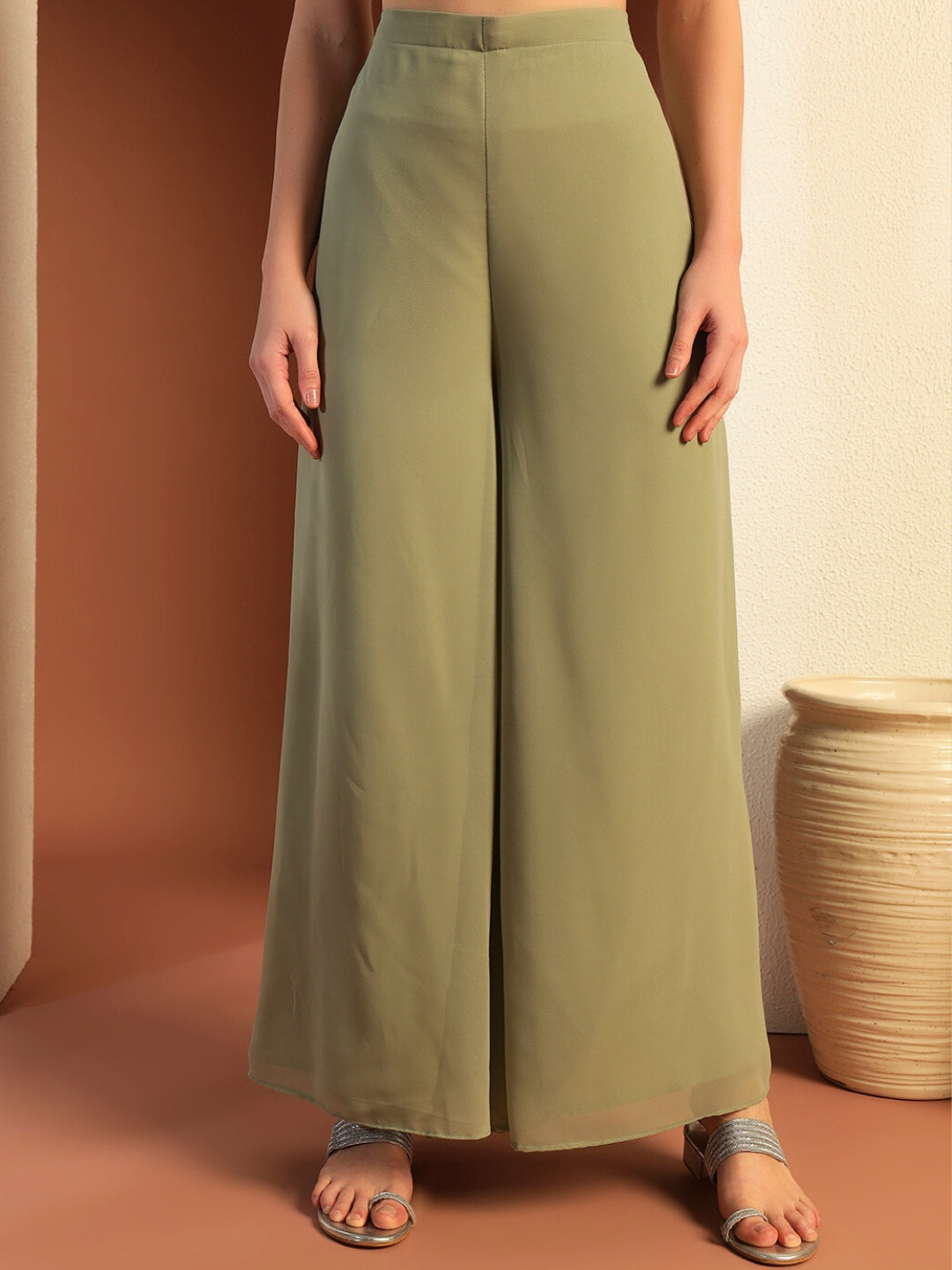 Chikankari Thread Embroidered High Slit Kurta set with Scalloped Sequinned Border & Belt