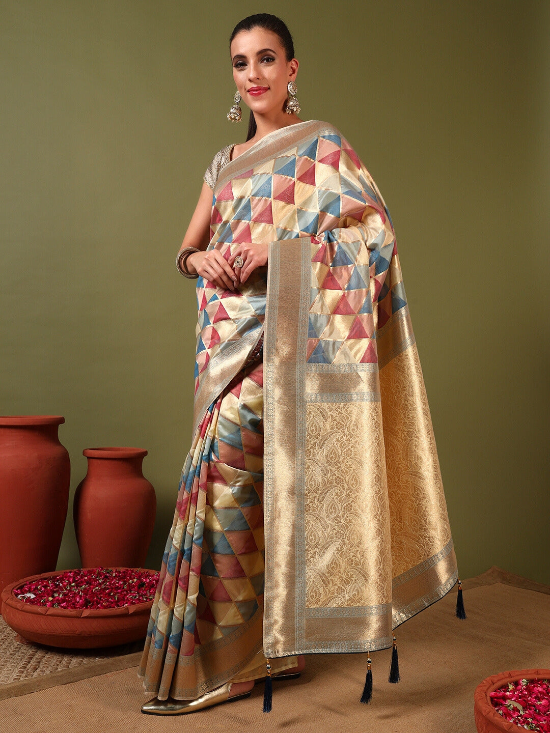 Handloom Banarasi Organza Silk Saree with Geometric Ombre Zari Meenakari Weaving
