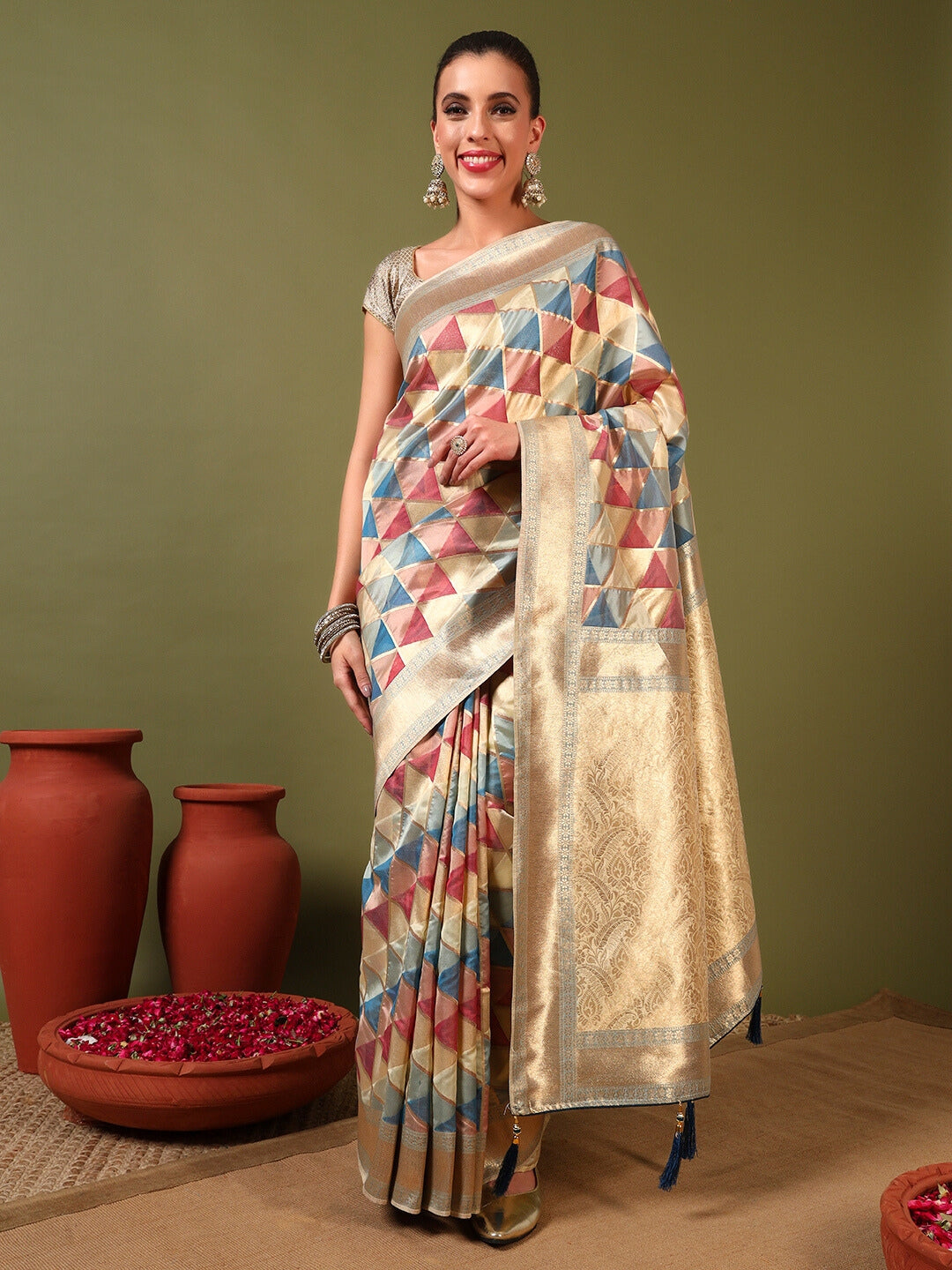 Handloom Banarasi Organza Silk Saree with Geometric Ombre Zari Meenakari Weaving
