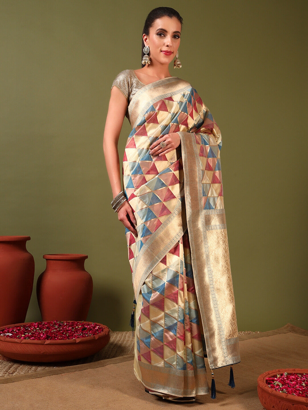 Handloom Banarasi Organza Silk Saree with Geometric Ombre Zari Meenakari Weaving