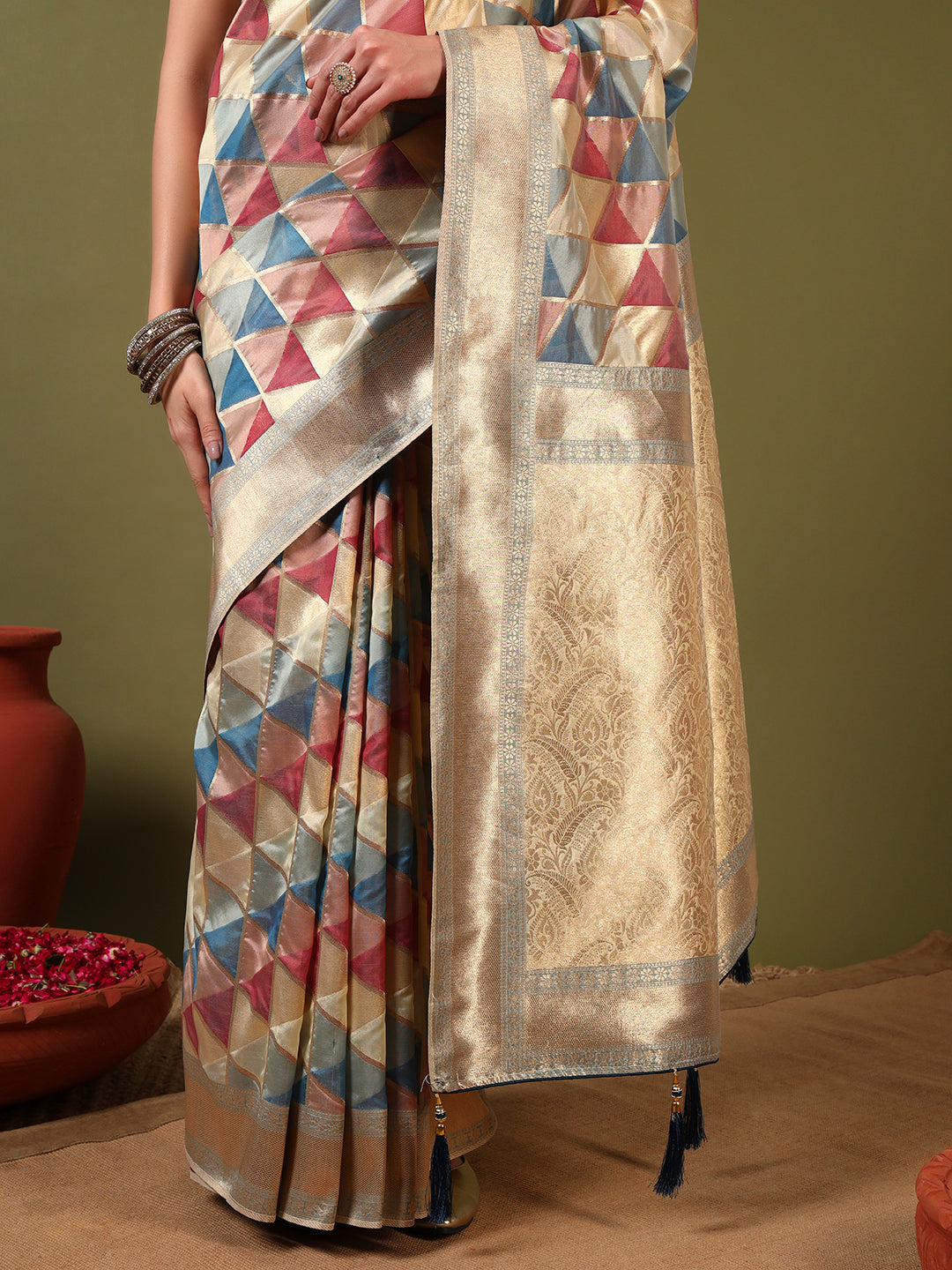 Handloom Banarasi Organza Silk Saree with Geometric Ombre Zari Meenakari Weaving