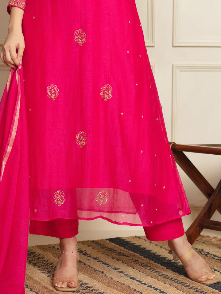 Chiffon Zari Embroidered Kurta Set with Stylized V-neck, Straight Pants & Floral Motifs