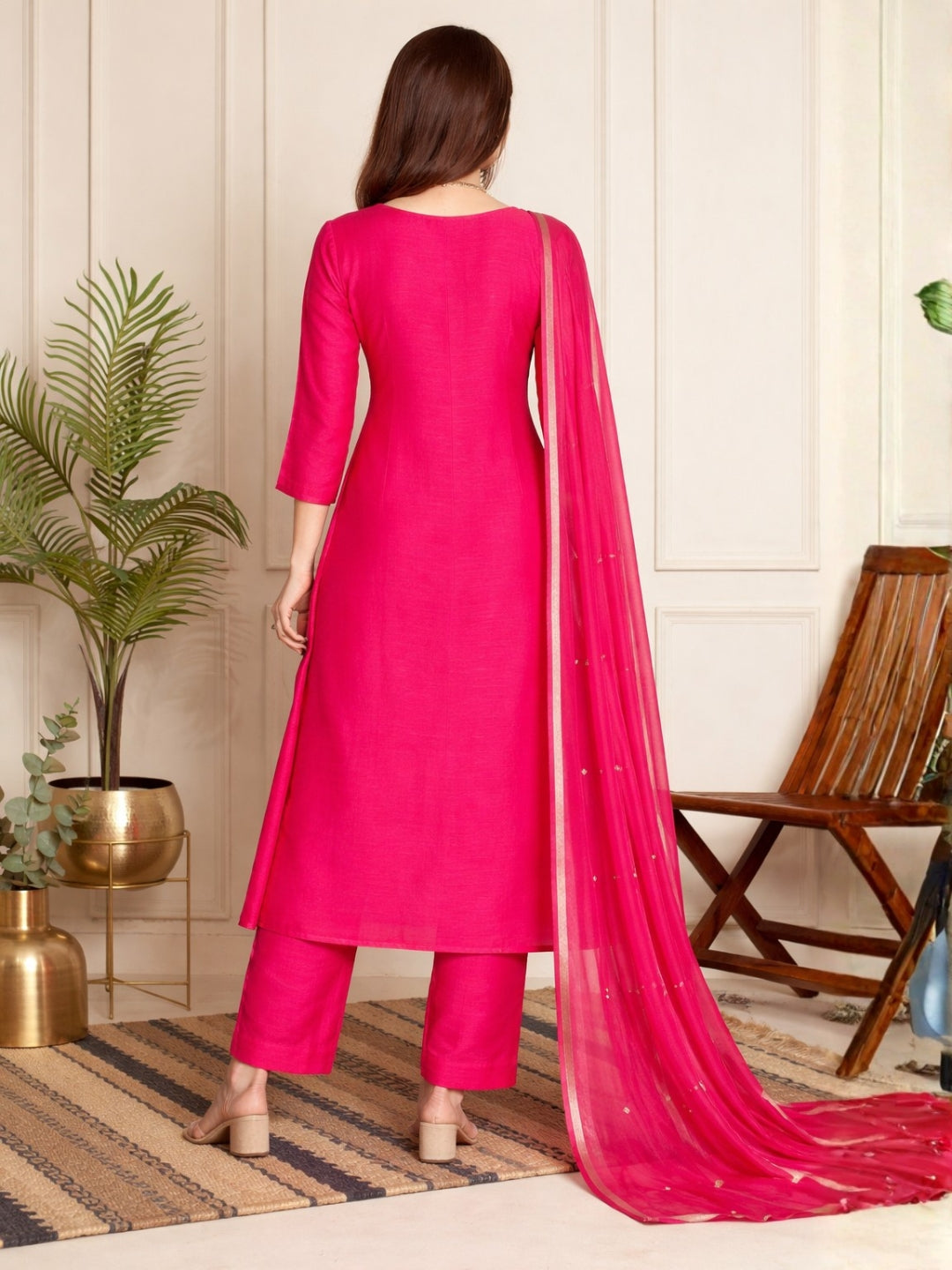 Chiffon Zari Embroidered Kurta Set with Stylized V-neck, Straight Pants & Floral Motifs