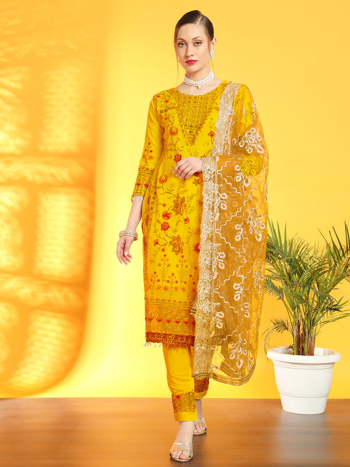 Floral Sequinned Georgette Kurta Set With Scalloped Resham Kantha Embroidery Dupatta