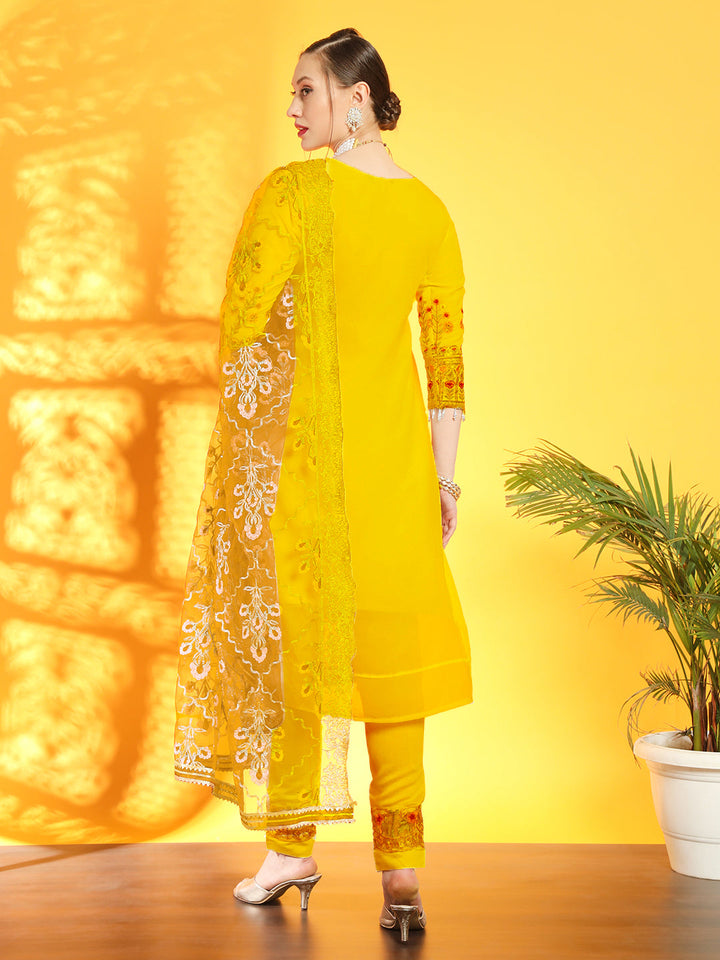 Floral Sequinned Georgette Kurta Set With Scalloped Resham Kantha Embroidery Dupatta