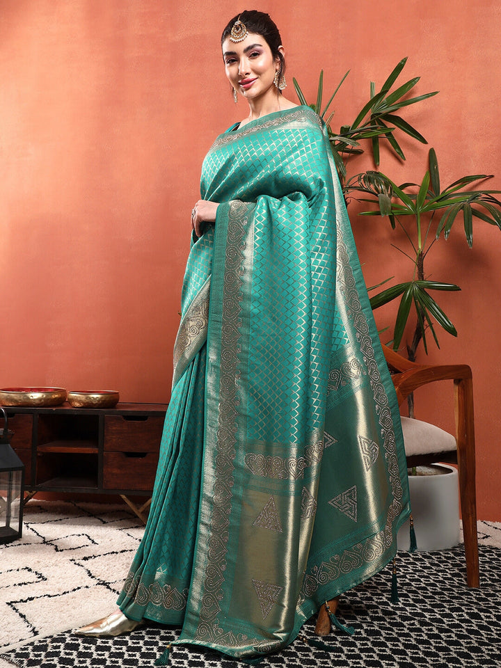 Banarasi Handloom saree with Lattice Weaving & Crystal Embellished Heart Motif Border