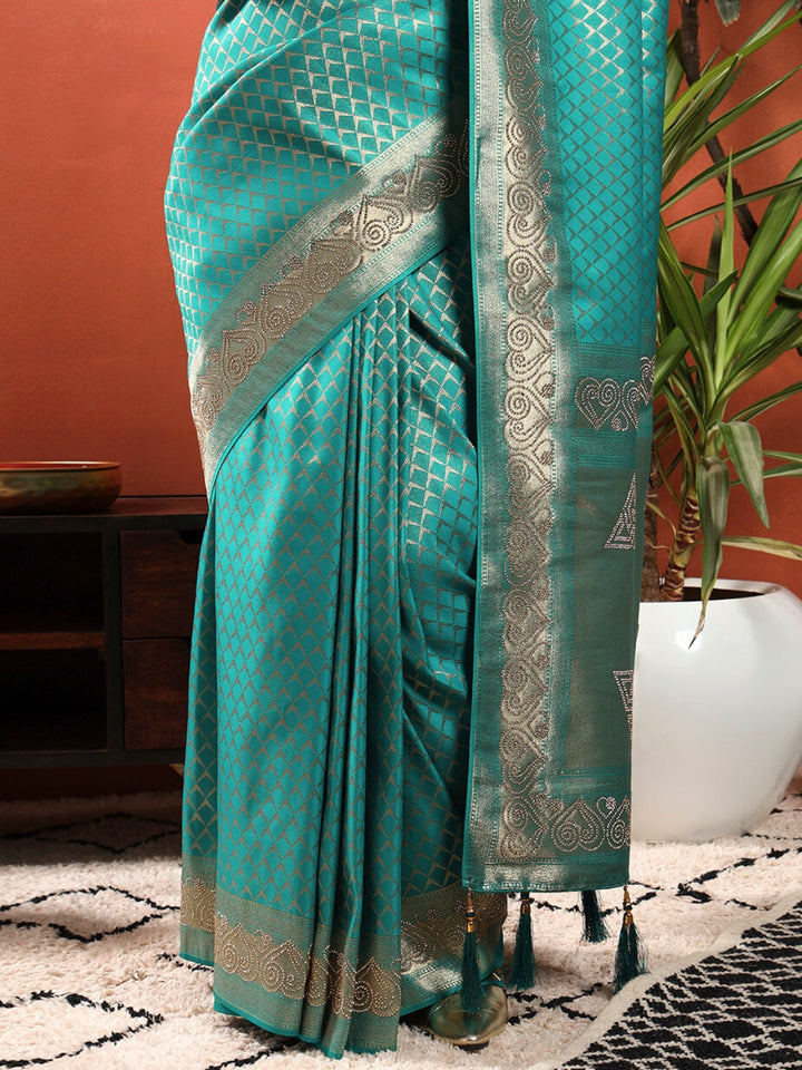 Banarasi Handloom saree with Lattice Weaving & Crystal Embellished Heart Motif Border
