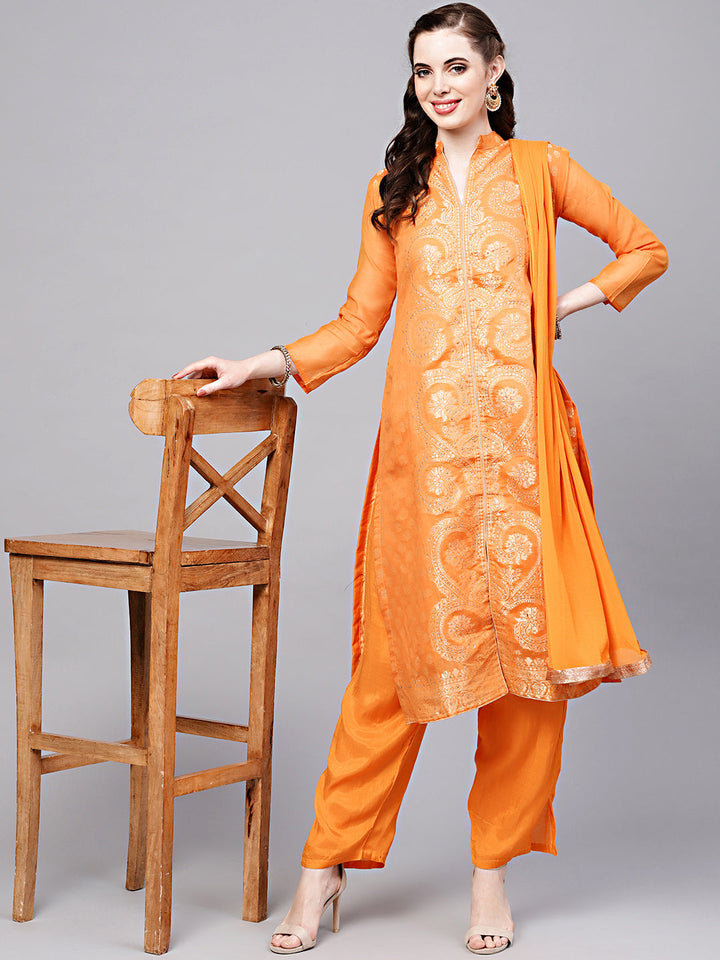 Embellished Kurta Set with Banarasi Handloom weaving