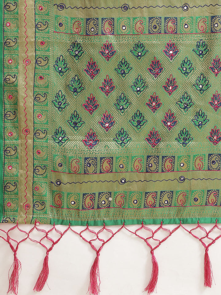 Banarasi Jamdani inspired Paisley Saree with Zari woven border and heavy Contrast Pallu