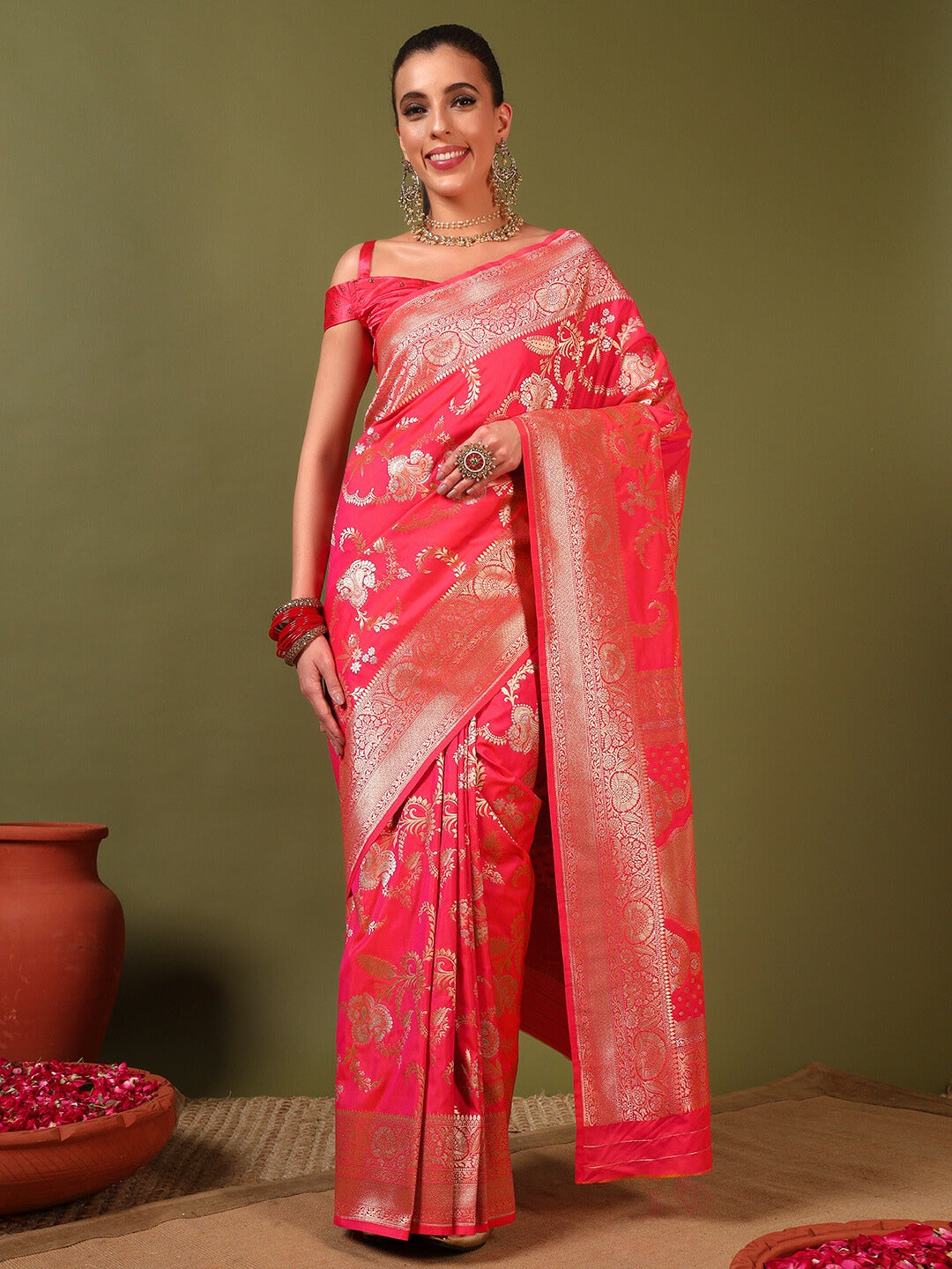 Contemporary Banarasi Handloom saree with Intricate Two-toned Gold Silver Zari Weaving