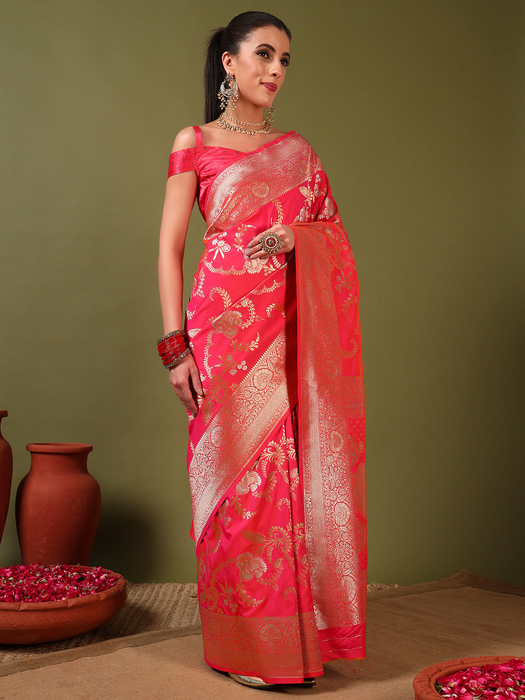 Contemporary Banarasi Handloom saree with Intricate Two-toned Gold Silver Zari Weaving