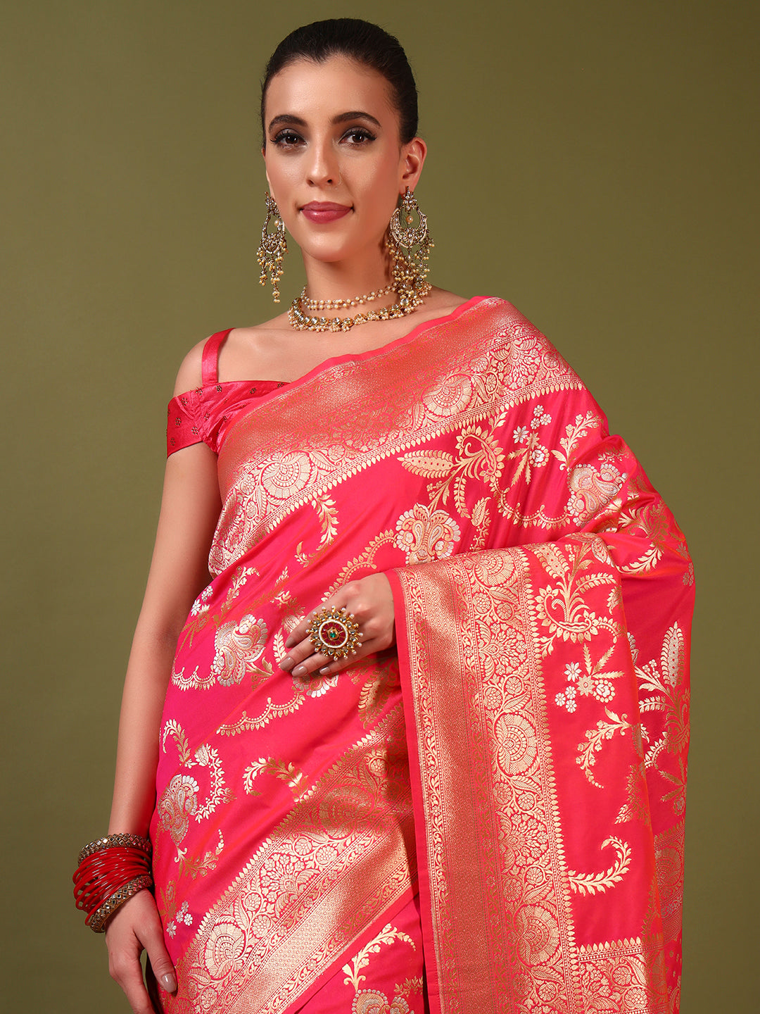 Contemporary Banarasi Handloom saree with Intricate Two-toned Gold Silver Zari Weaving