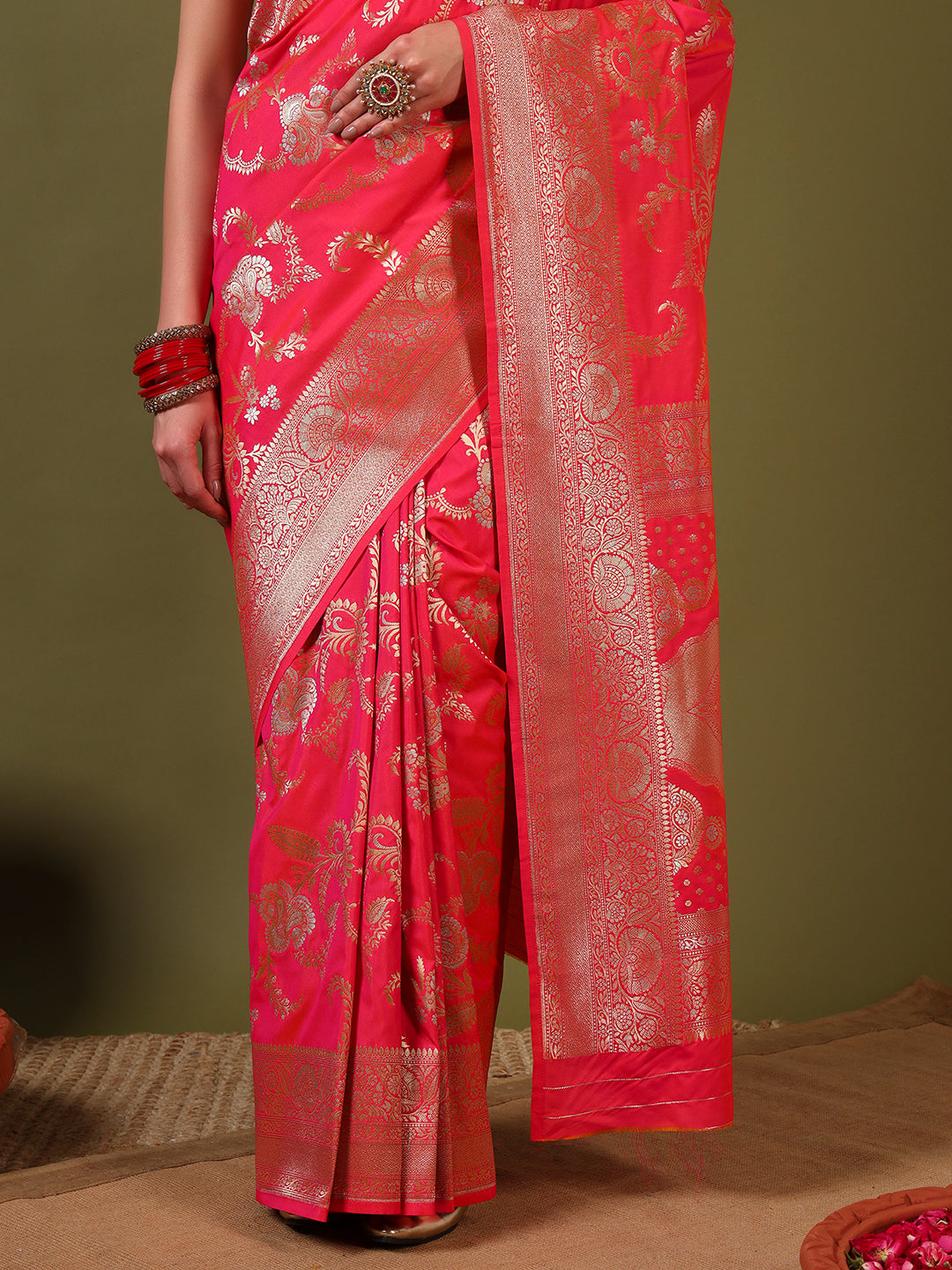 Contemporary Banarasi Handloom saree with Intricate Two-toned Gold Silver Zari Weaving