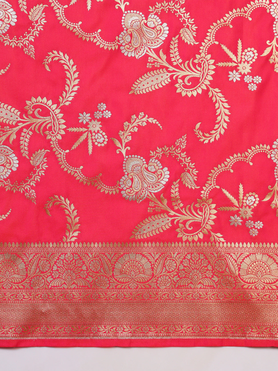 Contemporary Banarasi Handloom saree with Intricate Two-toned Gold Silver Zari Weaving