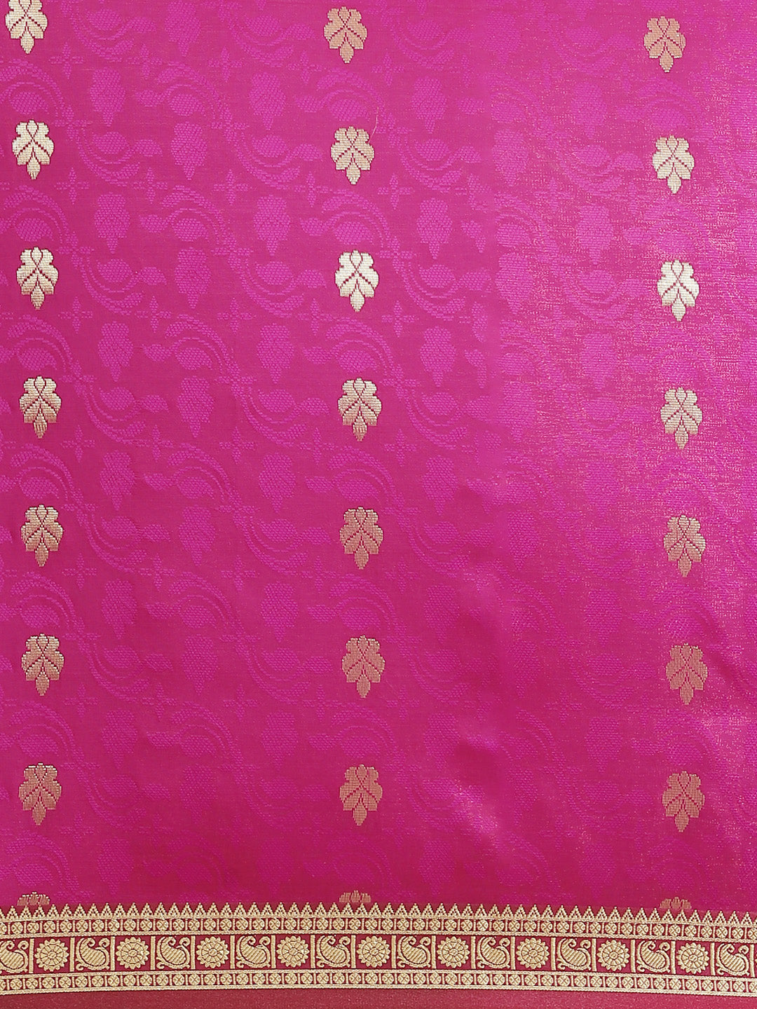 Banarasi Jamdani Embossed Handloom Saree with Paisley Weaving & Contrast Border, Pallu