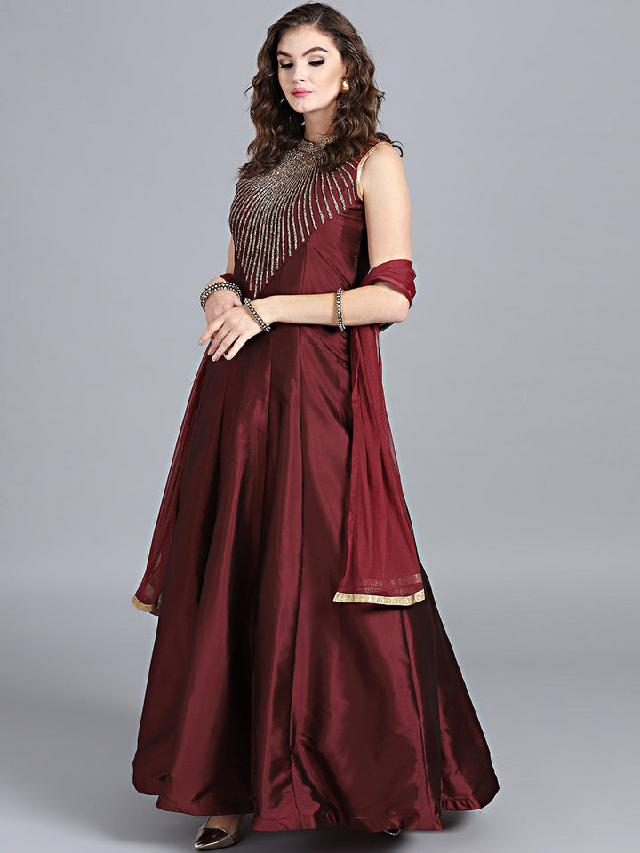Zircon Embellished High-Neck SIlk Gown
