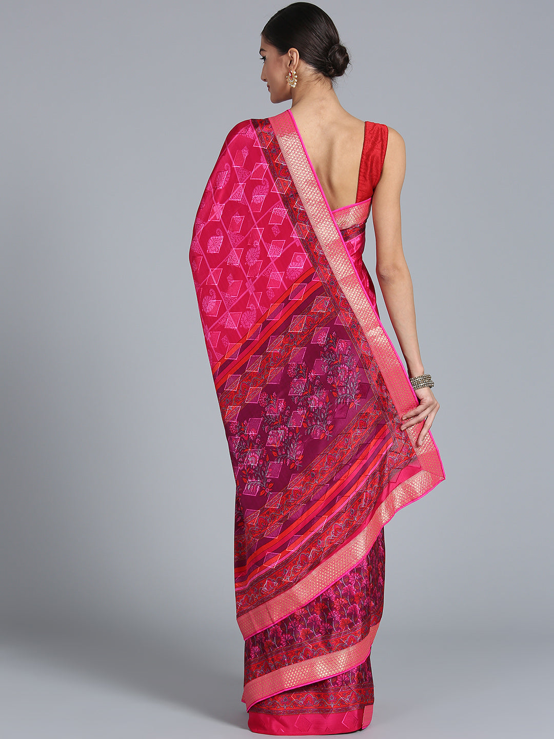 Checked Paisley Print Crepe Saree with Zari Woven Border