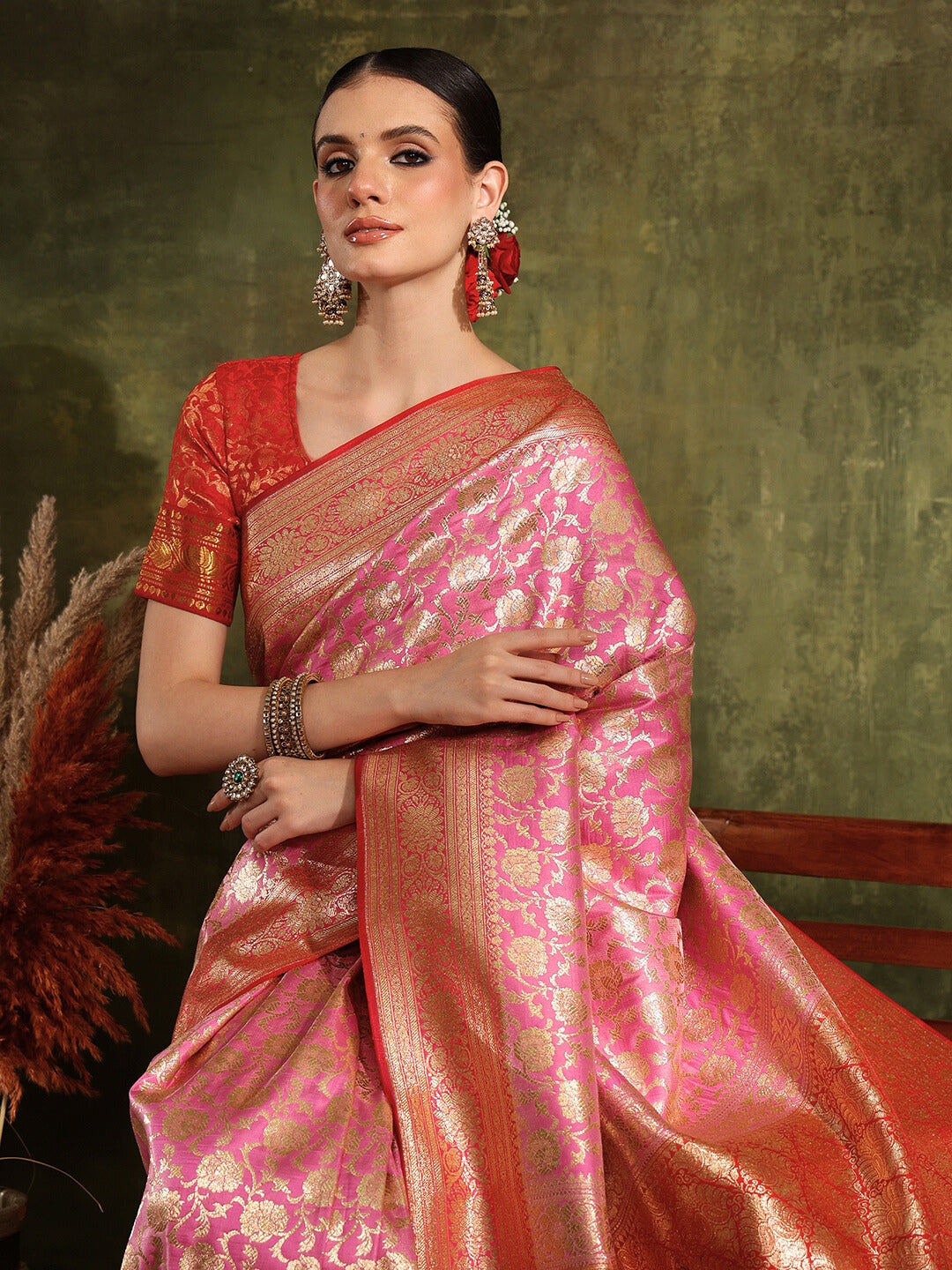 Chhabra 555 Traditional Handloom Banarasi Silk saree with Zari Woven Flowers & Rich Contrast Border