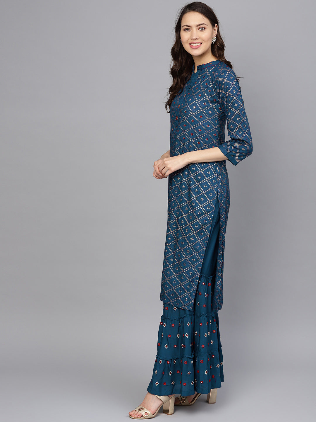 Foil Print Kurta Set With Mirror Embellishments