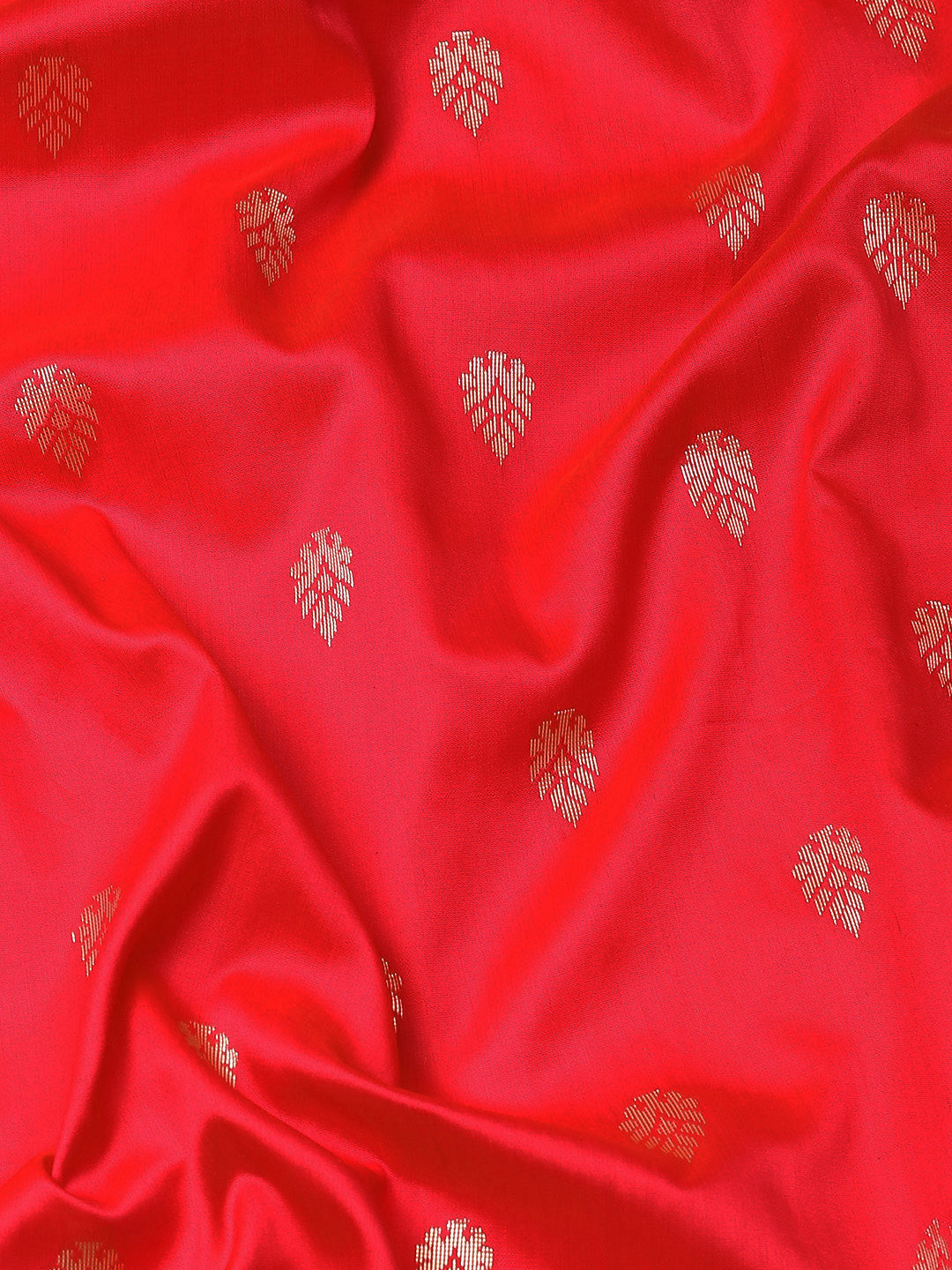 Floral Ethnic Motifs Banarasi Silk Saree with Contrast Pallu