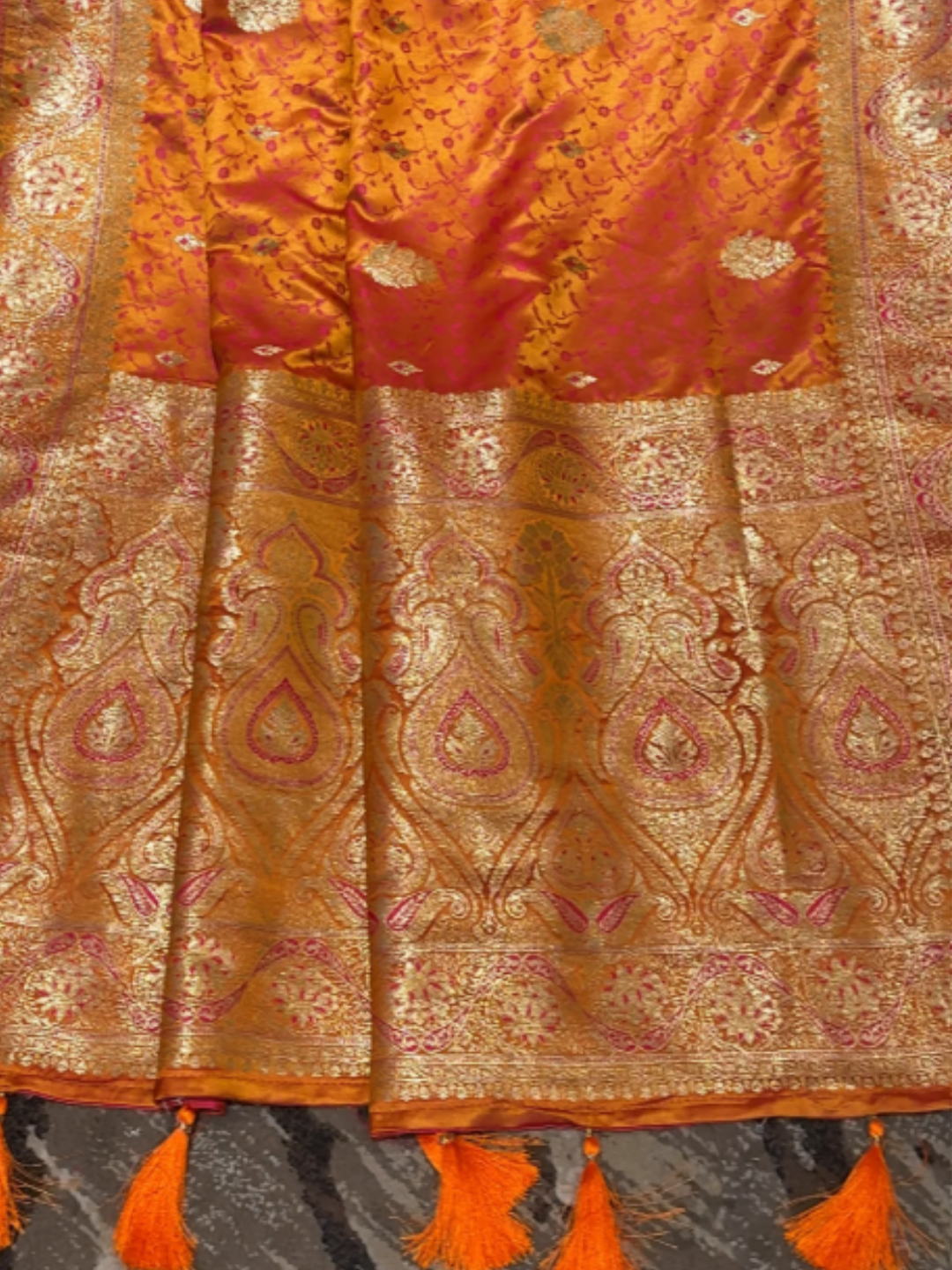 Banarasi Silk Heavy Zari & Meenakari Woven Floral Booti Saree