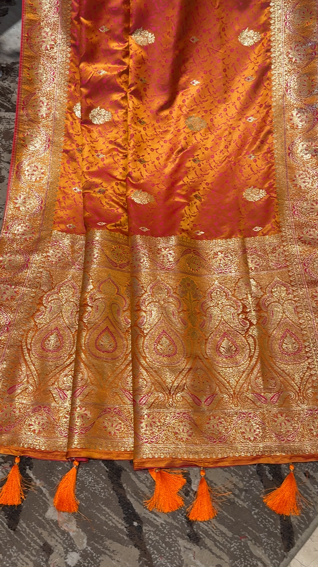 Banarasi Silk Heavy Zari & Meenakari Woven Floral Booti Saree